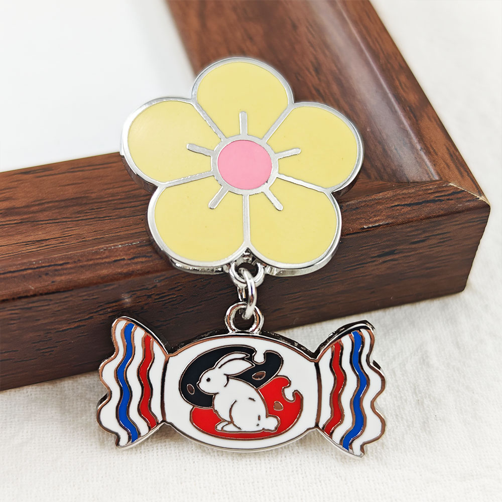 White Rabbit Candy Enamel Pin  - Food Snacks Candy 评论和价格
