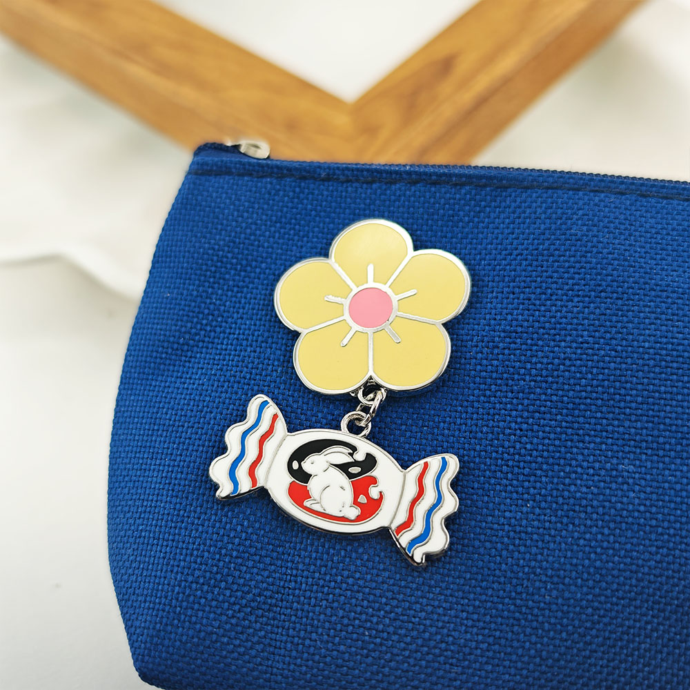 White Rabbit Candy Enamel Pin  - Food Snacks Candy 评论和价格